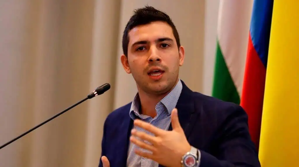 Esteban Restrepo nuevo secretario privado en Ecopetrol, mano derecha de Daniel Quintero Esteban Restrepo nuevo secretario privado en Ecopetrol, mano derecha de Daniel Quintero