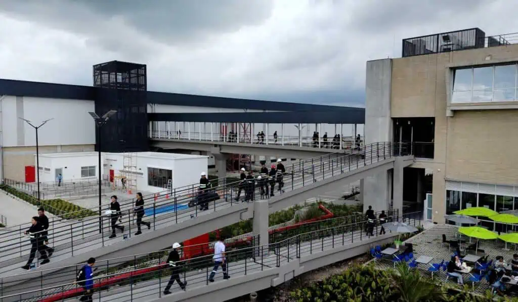 Falabella consolida distribución nacional en nuevo centro en Cota: invirtió US$130 millones junto a Visum Capital Nuevo centro de distribución de Falabella