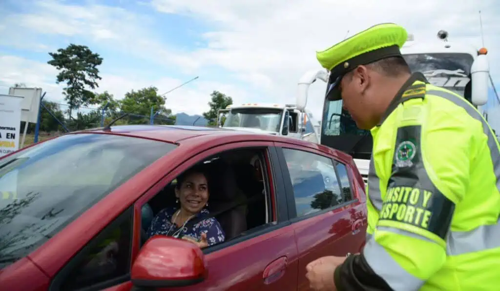 Gobierno alerta por cambios en comparendos a conductores de Uber, Didi y otras plataformas en Bogotá Comparendos en Bogotá