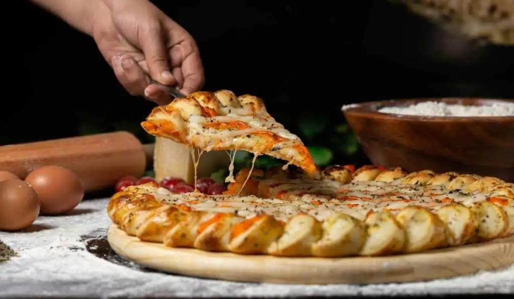 Cadena de pizzas estadounidense entró en quiebra y cesará operaciones en 2025 Destacada pizzería dejará de operar en 2025