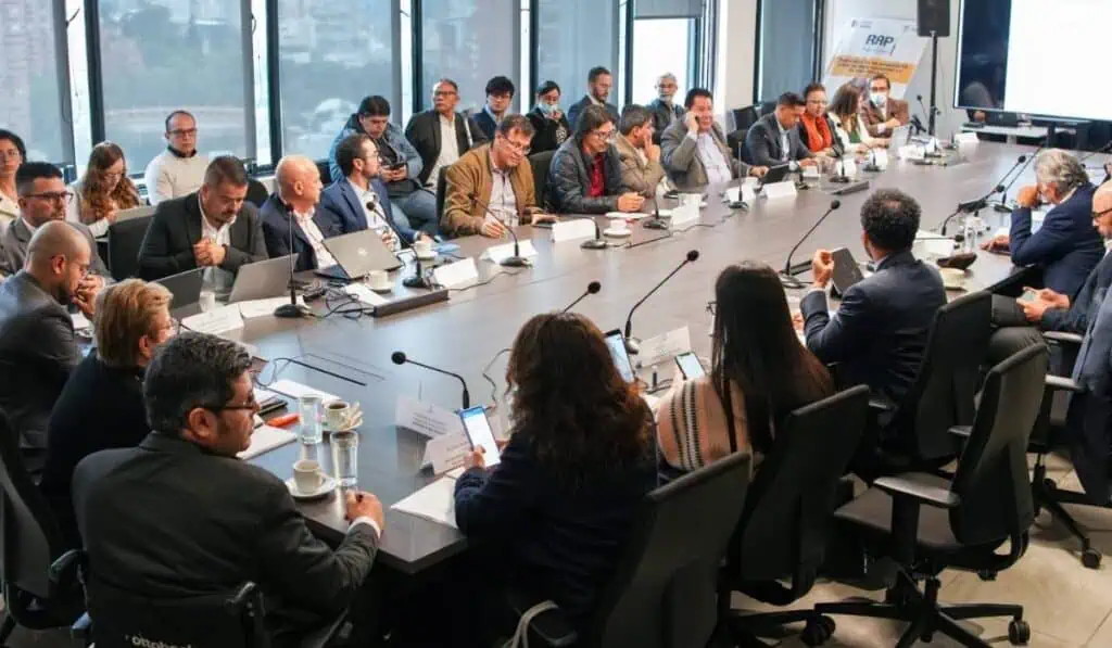 Gobierno Petro confirmó paso clave para definir el salario mínimo en Colombia del 2026 Discusión del salario mínimo en Colombia del 2025