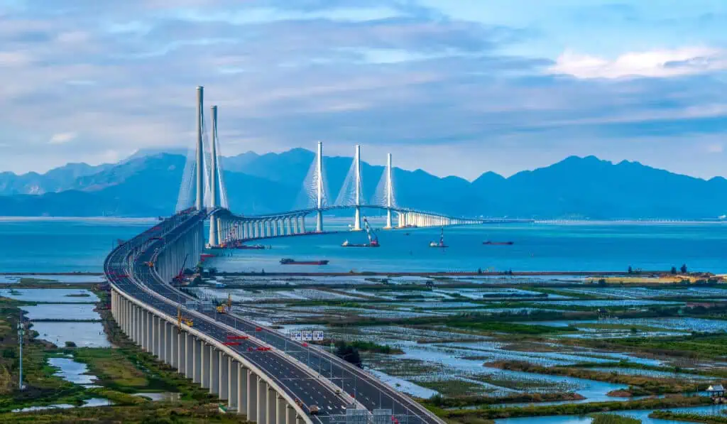 China estrena su nueva joya de ingeniería: el puente atirantado más grande del mundo El puente atirantado Huangmaohai