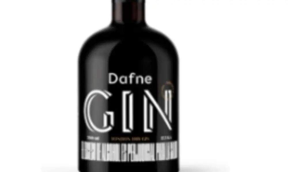Tiendas D1 sacó licores de alta calidad para brindis de fin de año a un precio competitivo Ginebra Dafne importado que vende Tiendas D1