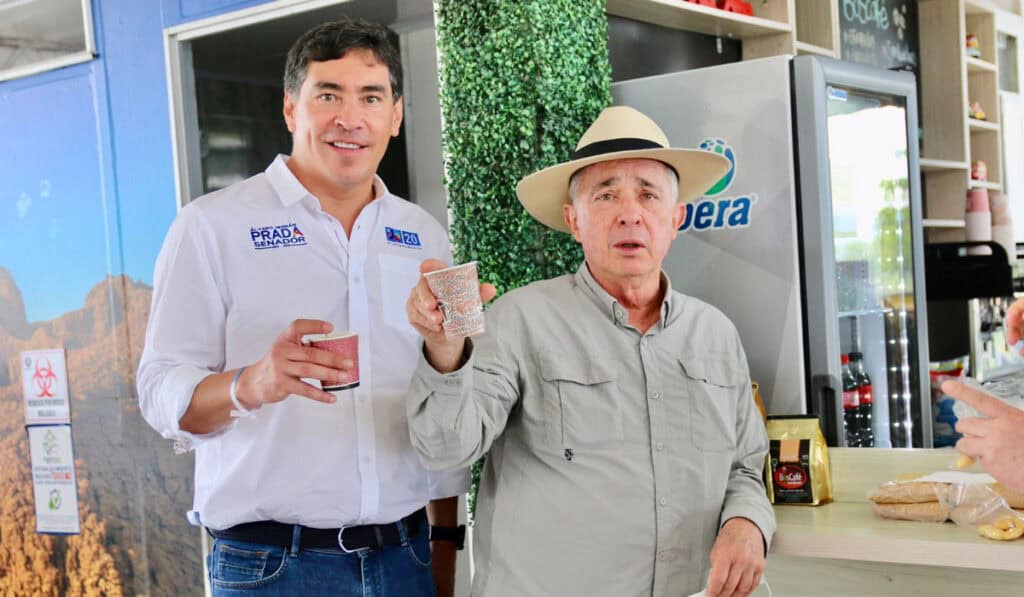 Magistrado Álvaro Hernán Prada y el expresidente Álvaro Uribe