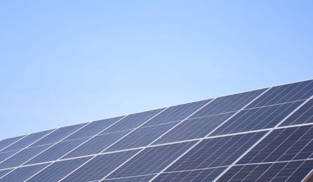 Celsia mueve el mercado de energías renovables con la compra de tres parques solares y dos eólicos en Colombia