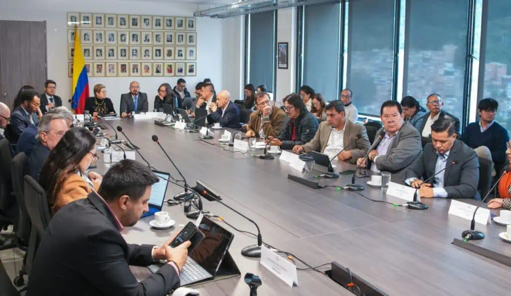 Si el salario mínimo en Colombia del 2026 sube con fuerza, ¿qué implicaciones tendría? Salario mínimo en Colombia
