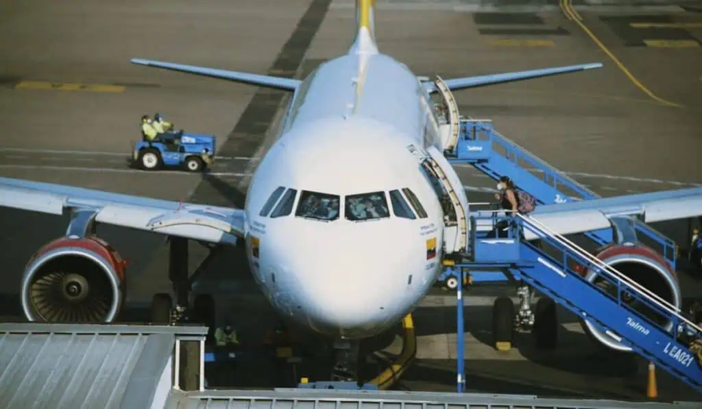 Avanza conectividad internacional desde Colombia: en 2024 van 30 países y 29 aerolíneas colombianos que viajan a Europa