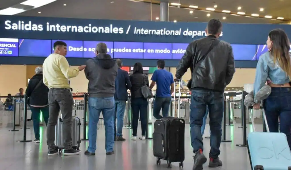 Transporte aéreo de pasajeros en Colombia creció 1,7 % a septiembre de 2025 transporte aéreo