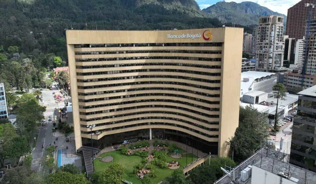 Banco de Bogotá prevé crecimiento de cartera de 14 % en 2026 y mantiene meta de rentabilidad pese a retos económicos Oficinas Banco de Bogotá