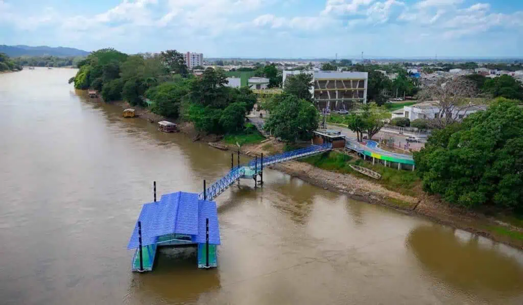 Montería será la primera ciudad de Colombia con buses fluviales de servicio público Buses fluviales en Montería por el río Sinú