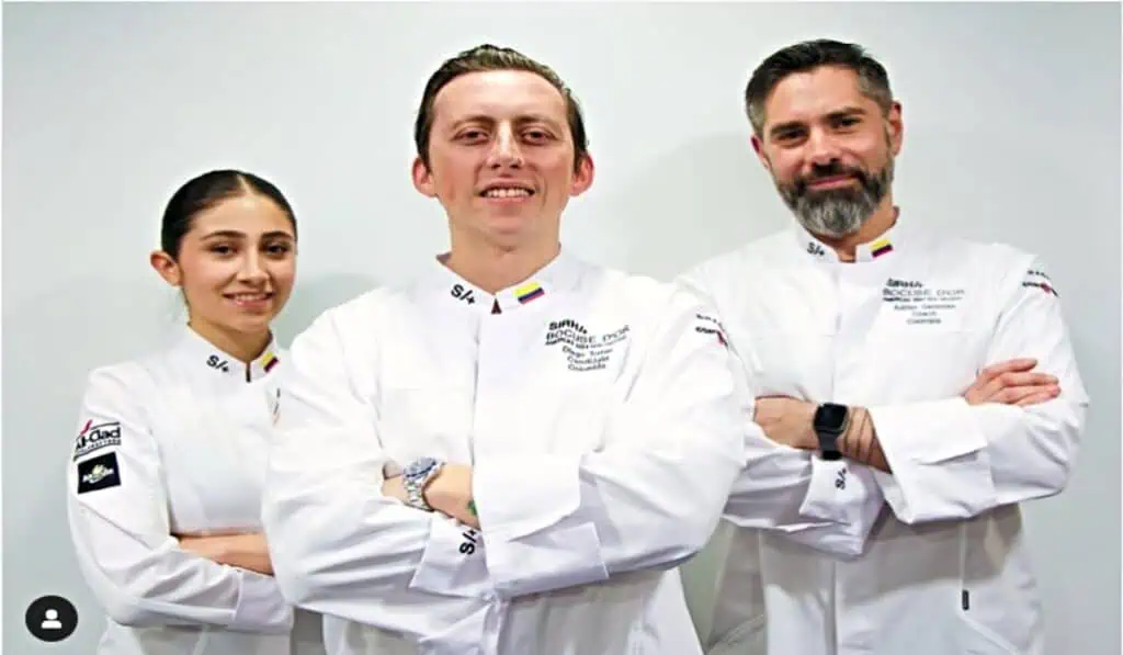 Chef colombiano se la juega en la final del campeonato bienal de gastronomía, Bocuse d'Or De izq. a der.: la commis Paula Castillo, el chef Diego Torres y su mentor Adrián Gérboles.