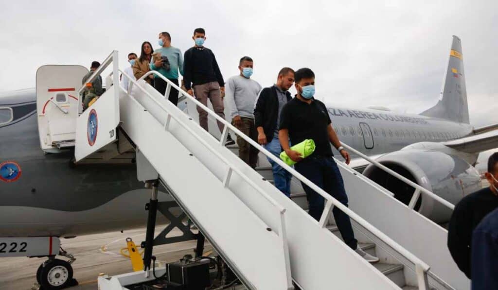 Colombianos deportados de EE.UU. recibirían créditos por parte del Gobierno