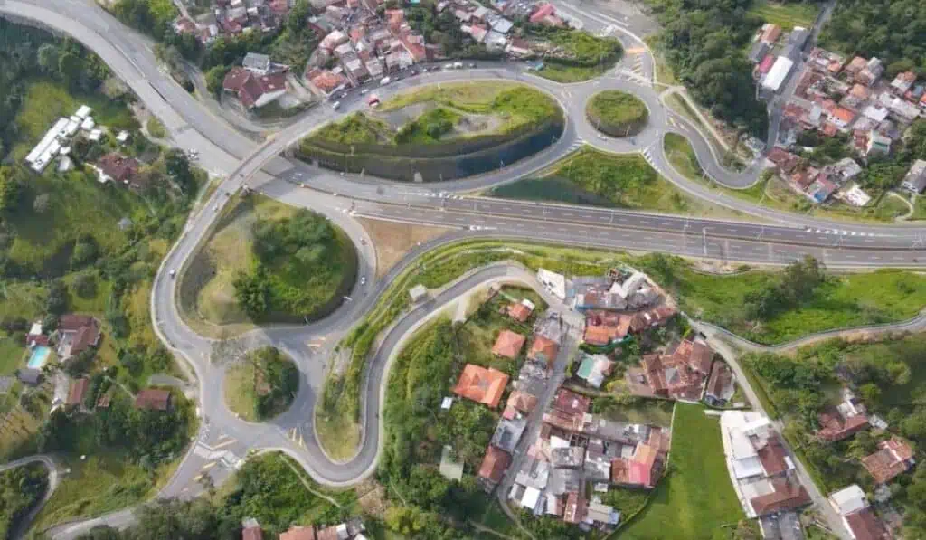 Lista megaobra clave a las afueras de Medellín que destrabará la vía al Eje Cafetero Pacífico 1
