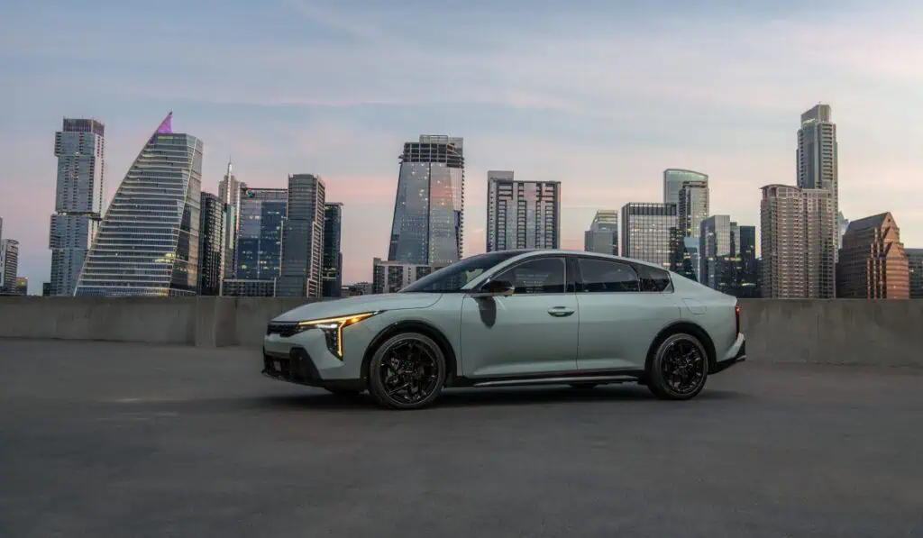 El Kia K4 Sedán se ganó el premio ‘Good Desing Award 2024’: Estas son sus características Kia K4 Sedán