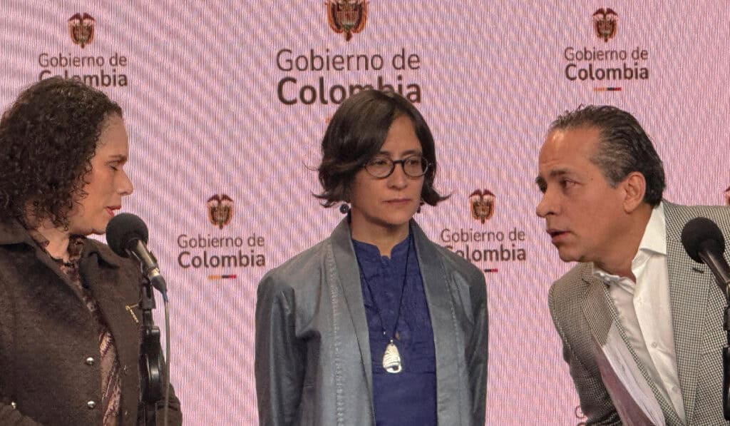 María Constanza García, (Transporte), Susana Muhamad (Ambiente) y Alexander López (DNP)