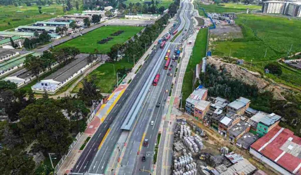 Galán entregó megaobra de TransMilenio más grande que se ha construido en los últimos años Megaobra de la Caracas Sur de Transmilenio fue entregada por Galán