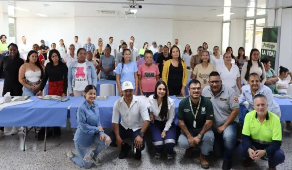 Más de 100 mujeres chatarreras de Segovia y Remedios se benefician con la alianza entre Corantioquia y Aris Mining Aris Mining