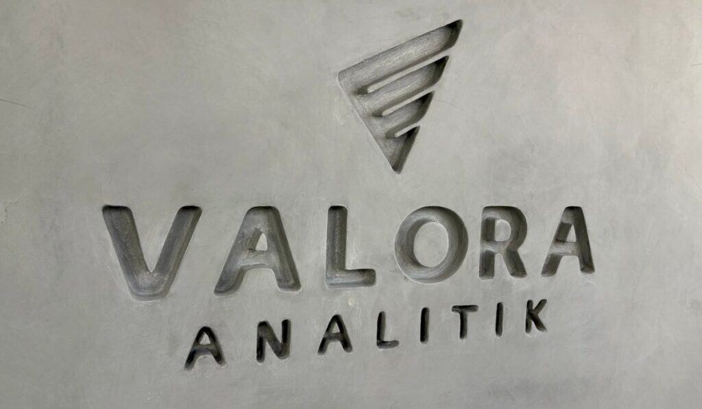 Medios de comunicación en Colombia cerraron el 2025 en rojo: así les fue a los más grandes en ingresos, ganancias y pérdidas Oficina de Valora Analitik en Medellín