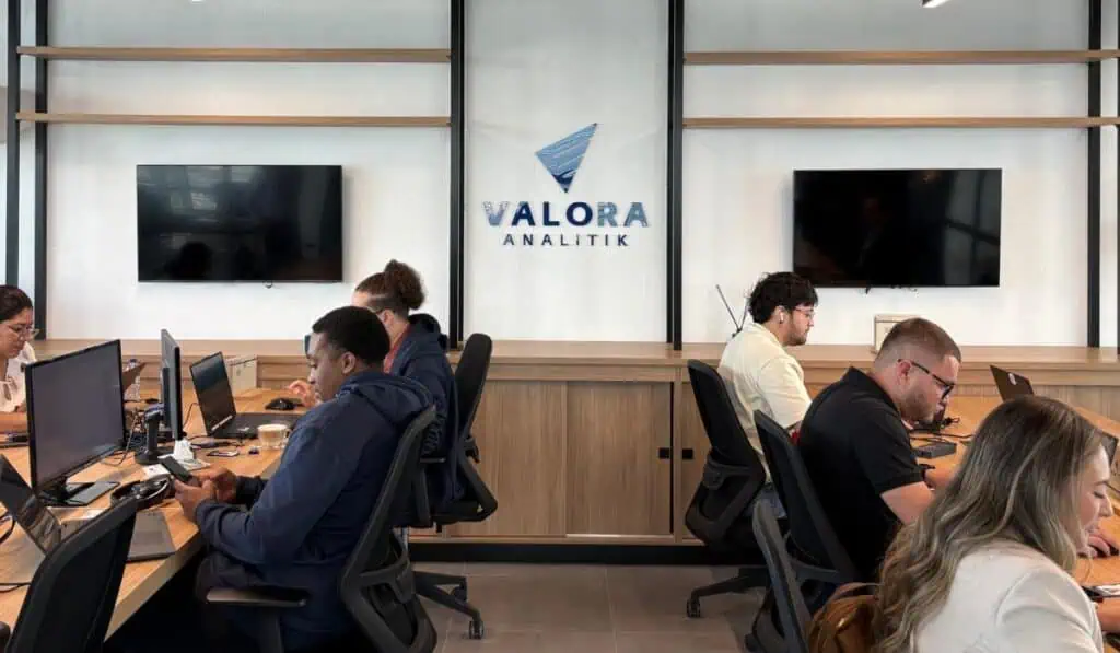 Los medios de comunicación en Colombia que más ganaron y perdieron en 2024: hubo sorpresas Oficina de Valora Analitik en Medellín