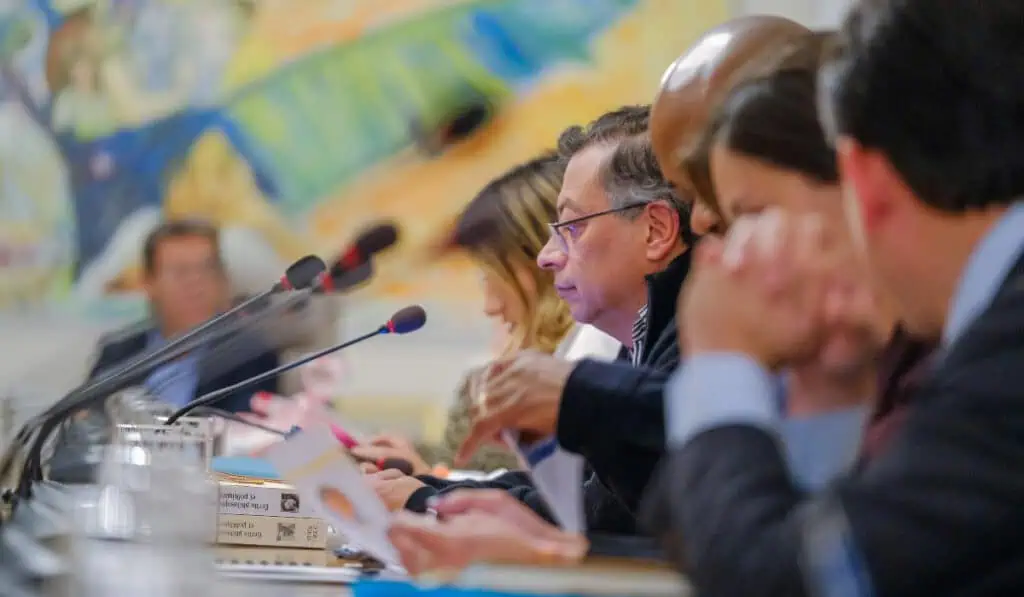 Petro asegura que “pelea con Trump todavía no termina” y dice que negociará sin sometimiento Reunión del presidente Gustavo Petro y sus ministros en Casa de Nariño