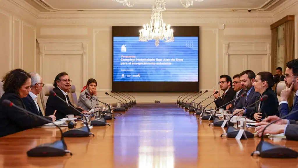 Petro y Galán sin acuerdos: San Juan de Dios, buses eléctricos y PTAR Canoas, entre los temas de conversación Reunión entre Gustavo Petro, presidente y Carlos Fernando Galán, alcalde de Bogotá