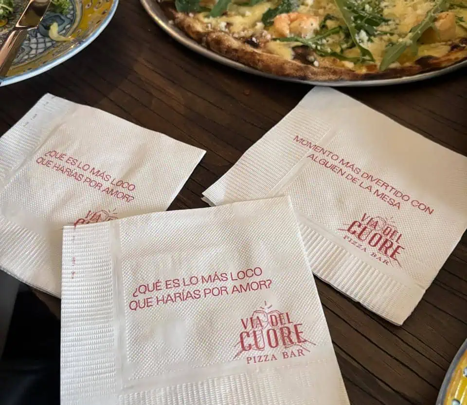 El restaurante italiano en Bogotá donde preparan la pasta desde cero: Estos son los precios
Servilletas interactivas Via del Cuore. Foto: Valora Analitik.