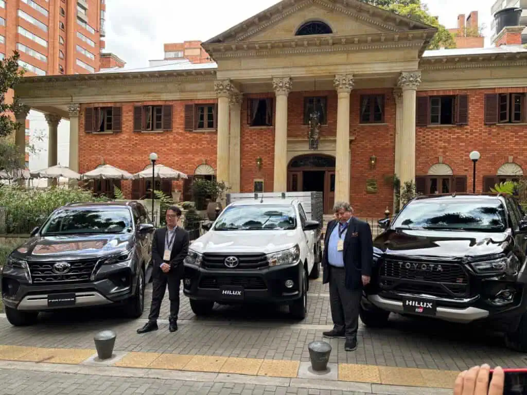 Toyota lanza nueva Hilux en Colombia: esta versión ya no tiene motor de gasolina, sino de diésel Toyota lanza nueva Hilux en Colombia: esta versión ya no tiene motor de gasolina, sino de diésel