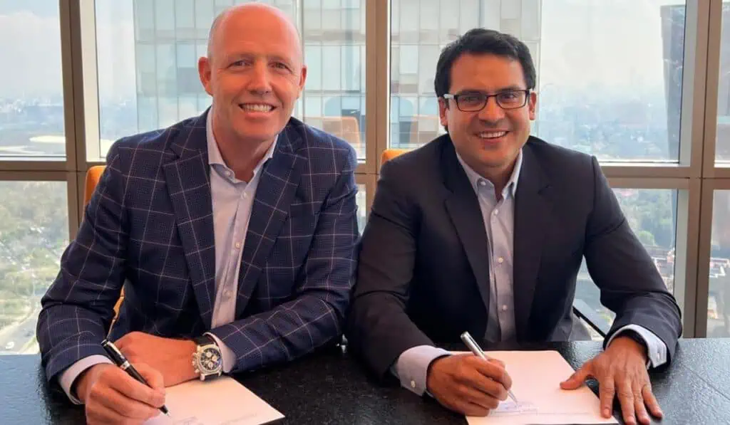 TransUnion se expande a México con la compra de un ‘Buró de Crédito’ Todd Skinner, presidente de TransUnion Internacional y Carlos Valencia, presidente regional de TransUnion America Latina