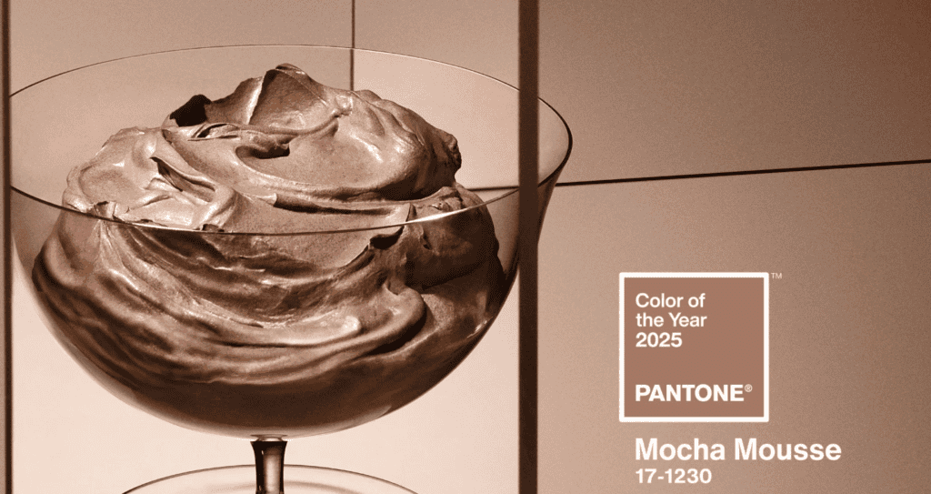 Mocha Mousse, color del año 2025. Imagen: tomada de la lágina oficial de Pantone.