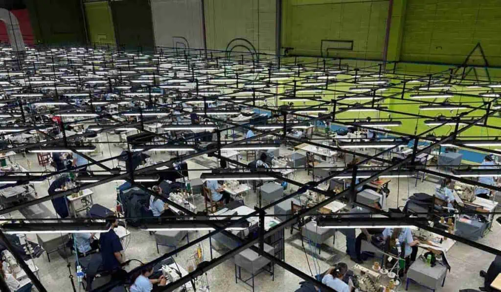 Producción industrial en Colombia creció 3 % en mayo y las ventas del comercio subieron 13,2 %: DANE Levi's