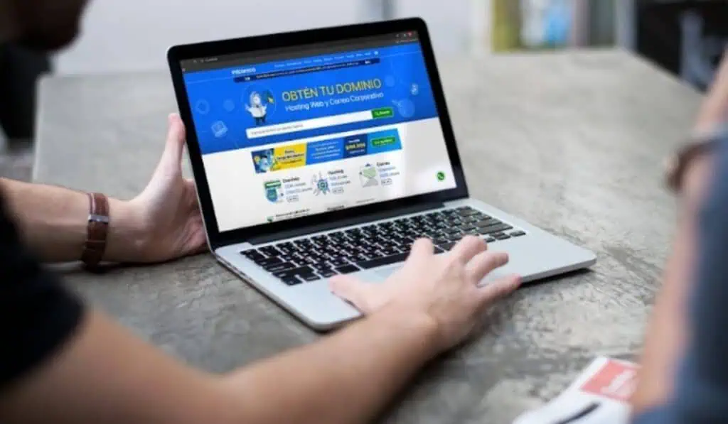 Hosting híbrido se impulsa como tendencia contra amenazas cibernéticas en 2025 Hosting híbrido