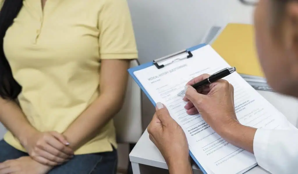 Reforma laboral ya supera el 75 % de aprobación en plenaria; discusión continuará el lunes Licencia laboral