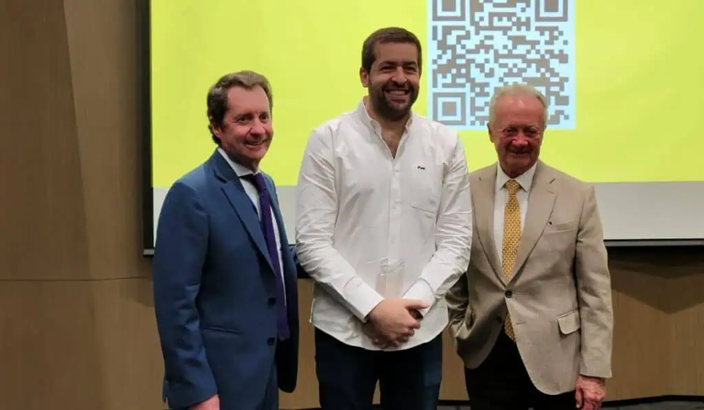 Arturo Calle y Mercado Libre firman alianza para distribución de todos sus productos en Colombia Arturo Calle y Mercado Libre
