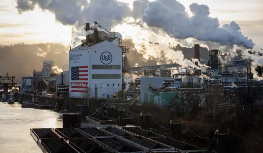 Biden impide venta de empresa nacional de acero U.S. Steel a la firma japonesa Nippon Steel U.S. Steel y Nippon Steel