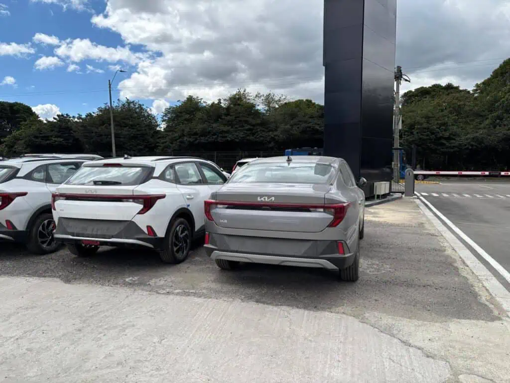 Entrevista | Con vehículos híbridos y eléctricos, y lanzándose al mercado de las pickup, Kia apunta a ser la número 1 en Colombia Vehículos Kia. Foto: Valora Analitik.