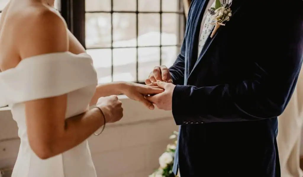 Corte definió edad mínima de matrimonio en Colombia: Ya no será desde los 14 años Corte tumbó artículos del Código Civil y prohíbe matrimonio a menores de edad
