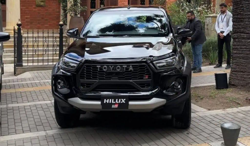 Así es la Toyota Hilux GR-Sport 2025: Trae importante cambio y este es su precio Toyota Hilux GR-S 2025
