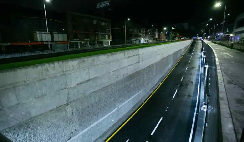 Después de dos años ponen en funcionamiento megaobra que mejorará movilidad en Bogotá Intercambiador de la Calle 72 comenzó a operar en Bogotá