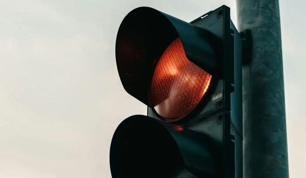 Alcalde de Soacha respalda fotomultas en Autopista Sur y anuncia megaplan de semaforización Multa por usar el celular en un semáforo en rojo