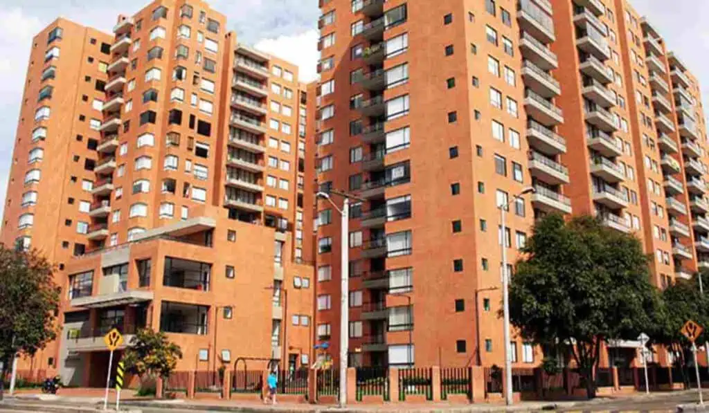 Esto aumentaría la cuota de administración en conjuntos por costo de seguridad privada si se aprueba reforma laboral Multas que no deben poner administradores en conjuntos residenciales