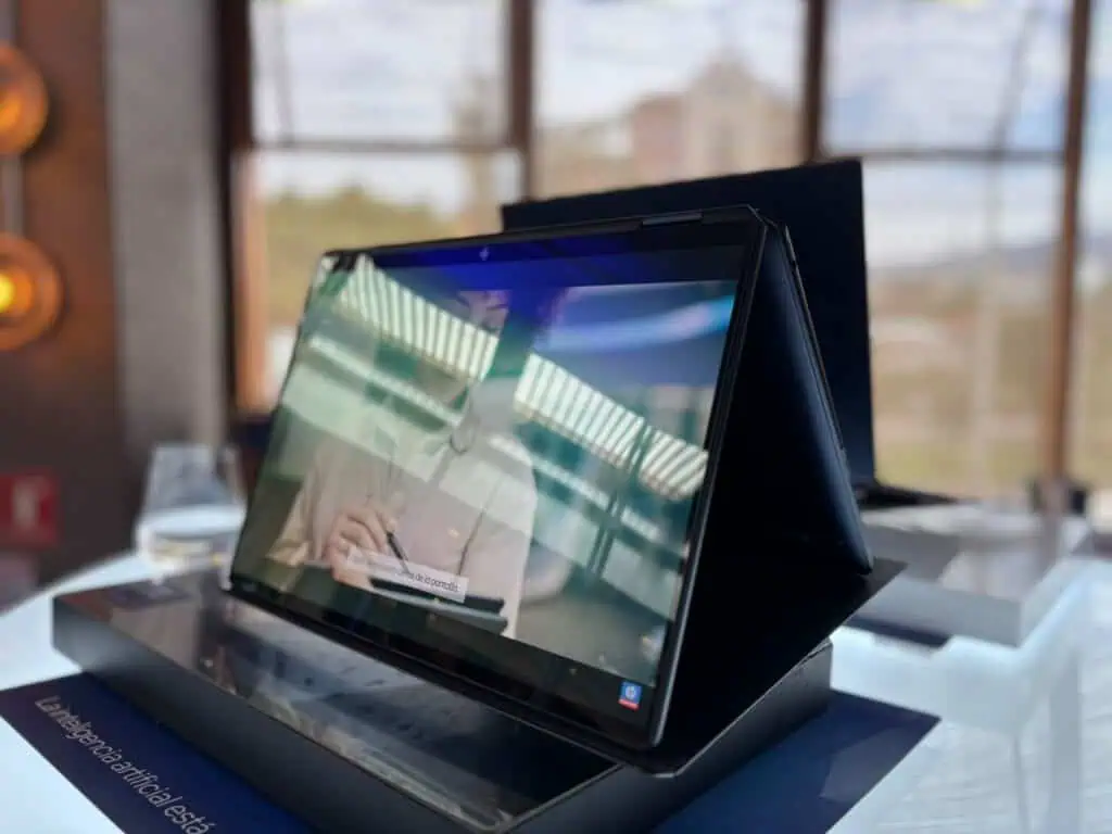 HP lanzó computador con pantalla flip y con el más alto nivel de IA de la marca: ¿Cuánto vale en Colombia? Nuevo PC de HP