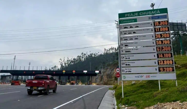 Vía Bogotá - Girardot peaje de Chusacá