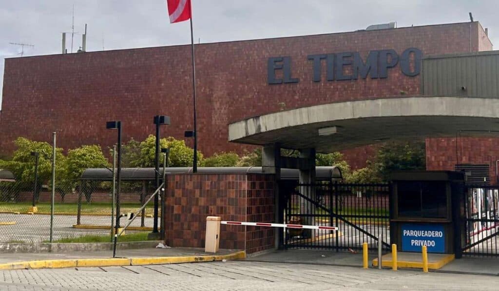 Medios de comunicación en Colombia cerraron el 2025 en rojo: así les fue a los más grandes en ingresos, ganancias y pérdidas Sede del periódico El Tiempo en Bogotá