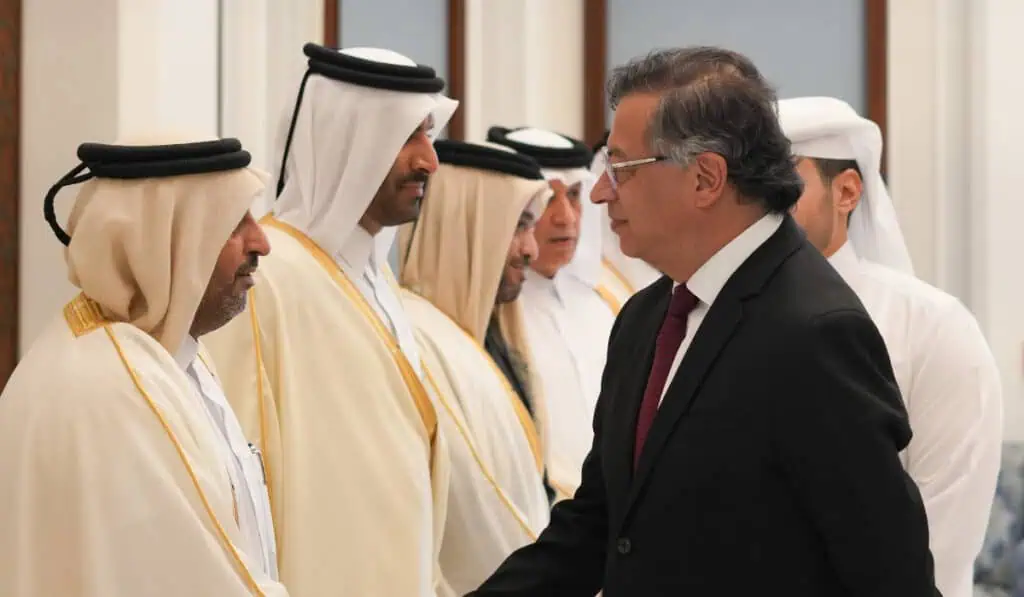 Petro abre la puerta para que árabes compren la deuda externa de Colombia Presidente Gustavo Petro en su gira por Emiratos