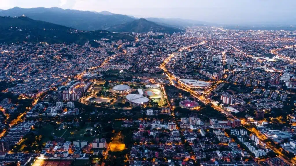 Valle del Cauca busca aprovechar la regasificadora del Pacífico; prevé mayor inversión extranjera en 2025 Valle del Cauca