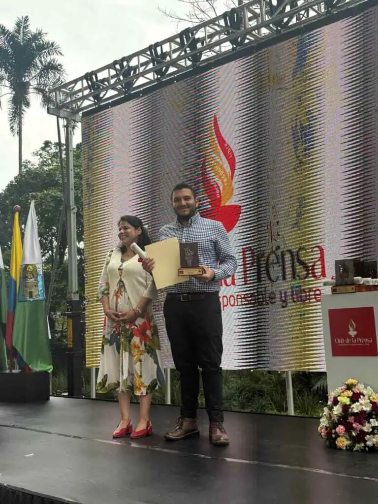Valora Analitik gana premio de periodismo del Club de la Prensa de Medellín en la categoría de medio digital Valora Analitik gana premio de periodismo del Club de la Prensa de Medellín en la categoría de medio digital