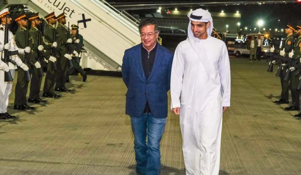 Petro abre la puerta para que árabes compren la deuda externa de Colombia Petro llegó a Emiratos Árabes