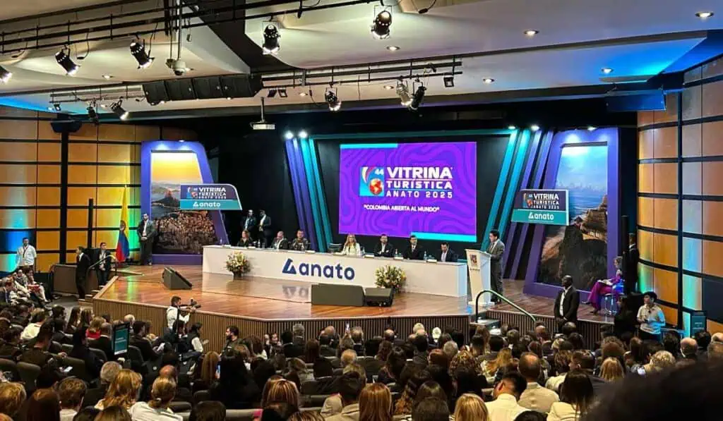 Petro propone que ferrocarril del Cerrejón se use para fines turísticos y sociales en La Guajira Vitrina Anato 2025