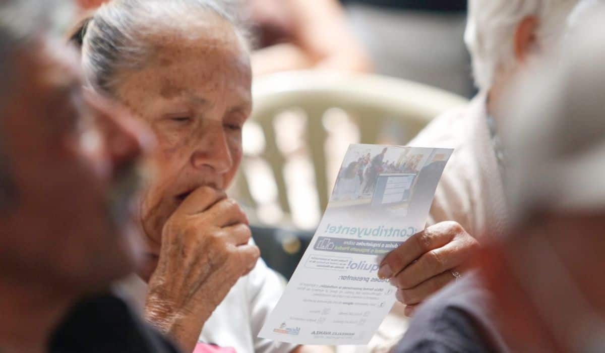 ¿Cómo una mujer en Colombia puede pensionarse desde los 50 años? Estas son algunas opciones