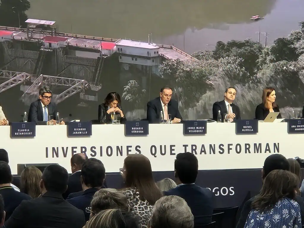 Accionistas de Grupo Argos recibirán $10,8 billones en títulos de Grupo Sura tras escisión Asamblea Ordinaria de Accionistas de Grupo Argos. Crédito Valora Analitik